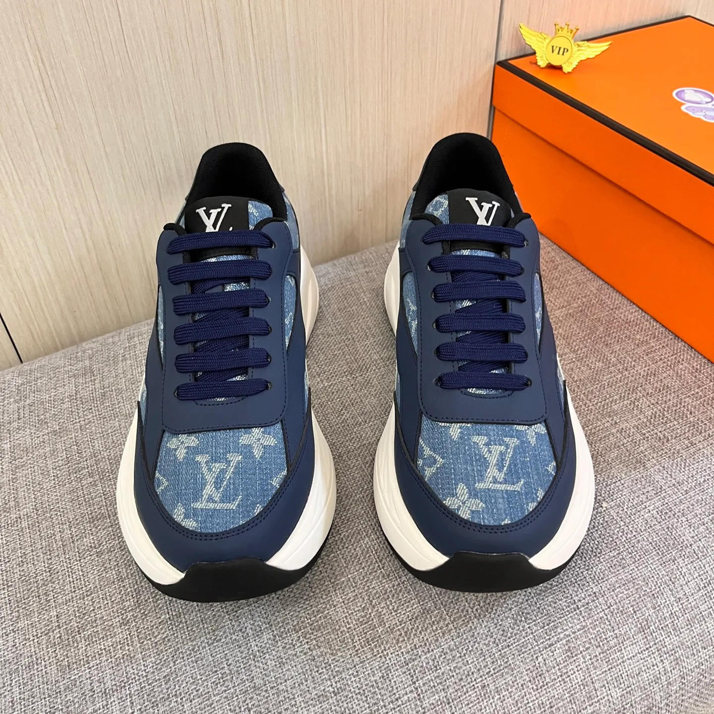 Men's shoes 💰 460 men's shoes 💰 [ LV ] 🔥 Louis Vuitton, high-end men's shoes brand official website 1:1 latest masterpiece: uppers are made of Italian imported first-layer cowhide with comfortable and breathable lining ➕ original non-slip and wear-resistant outsole 🔥, making walking more convenient and comfortable! An exclusive new model, a stunning work, a beautiful 1:1 replica [color] compared to the official quality! Create a fashionable personality to set off your uniqueness! A must-have for trendy men! Classic 🔥Size: 38-44 Color: 🔥 2⃣️colors available🔥.